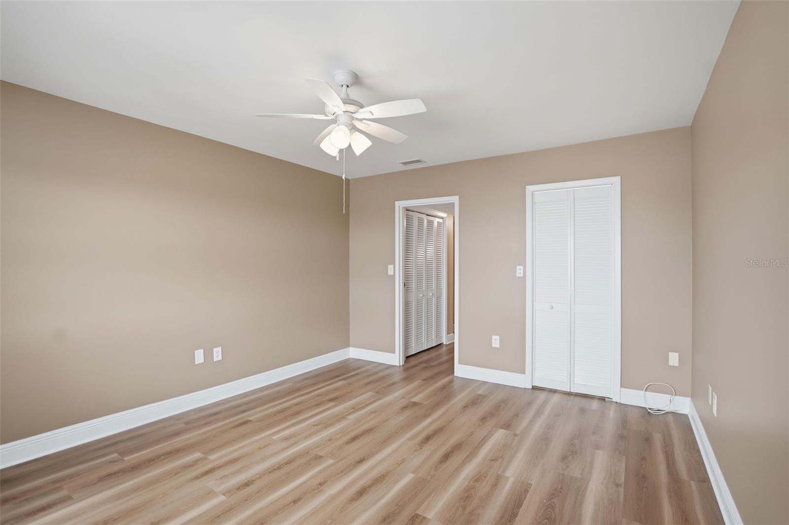 Image 11 of 32 For 5108 Brittany Drive S 1006