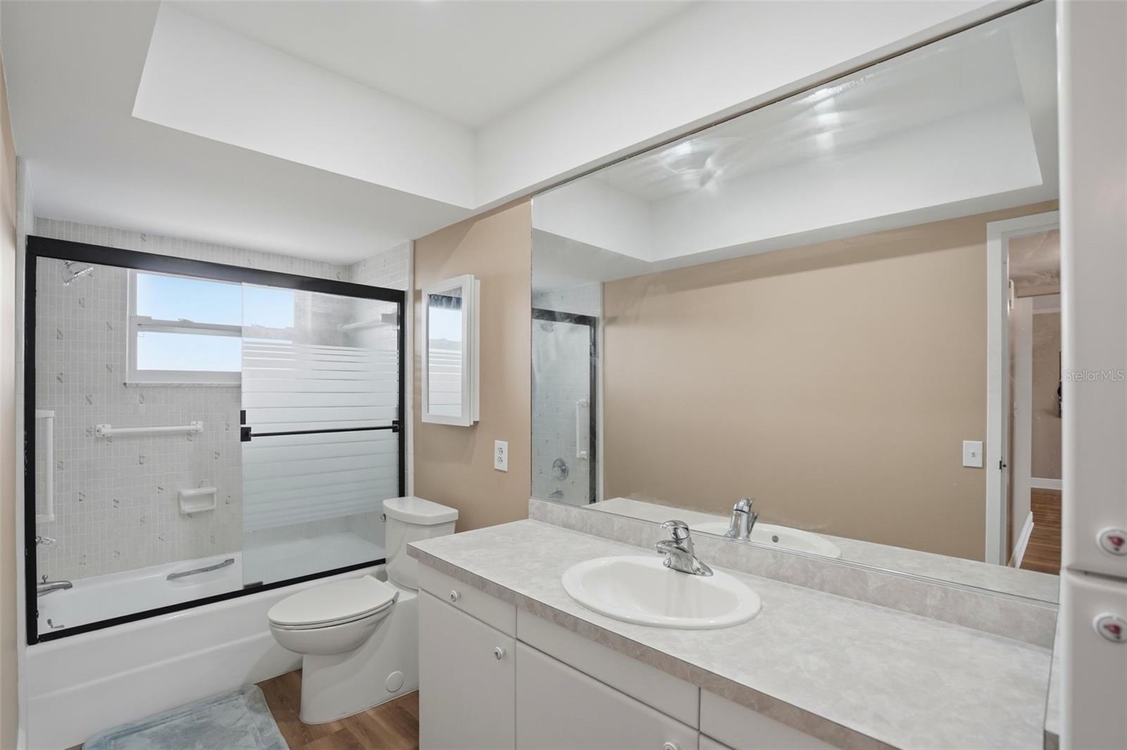 Image 14 of 32 For 5108 Brittany Drive S 1006