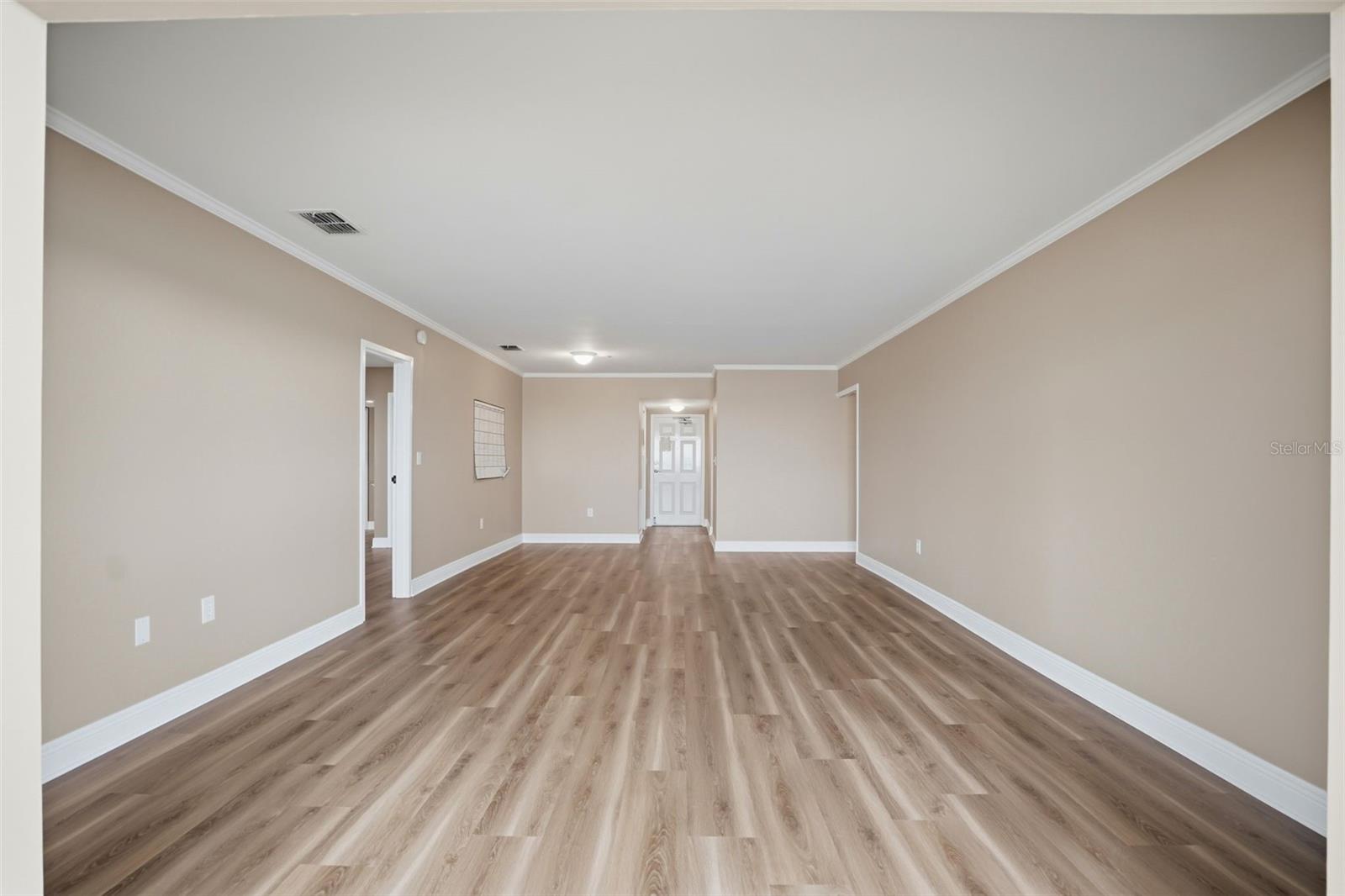 Image 5 of 32 For 5108 Brittany Drive S 1006