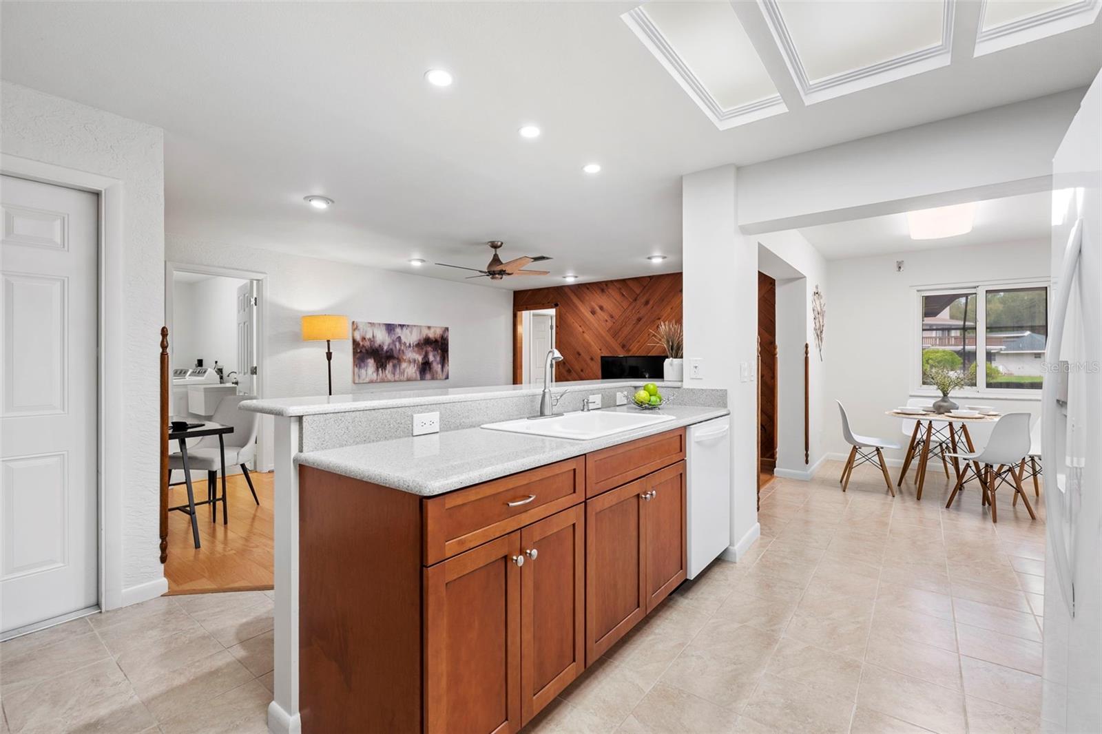 Image 12 of 59 For 511 Riviera Bay Drive Ne