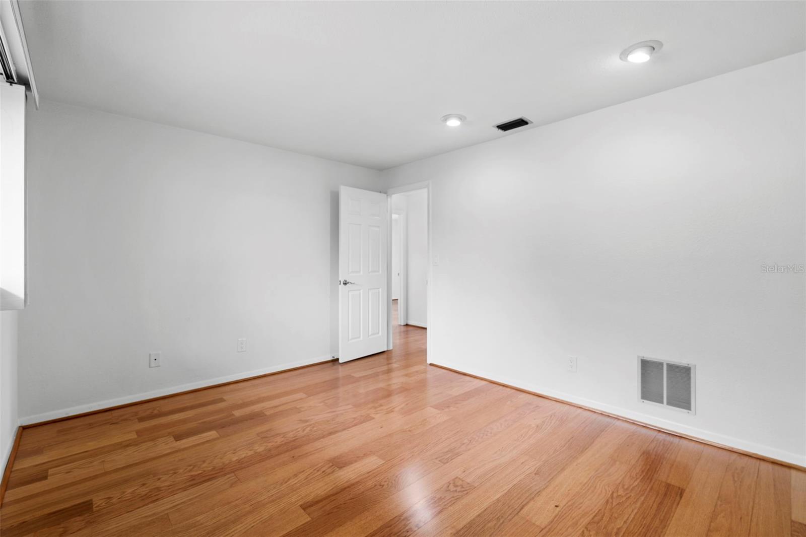 Image 27 of 59 For 511 Riviera Bay Drive Ne