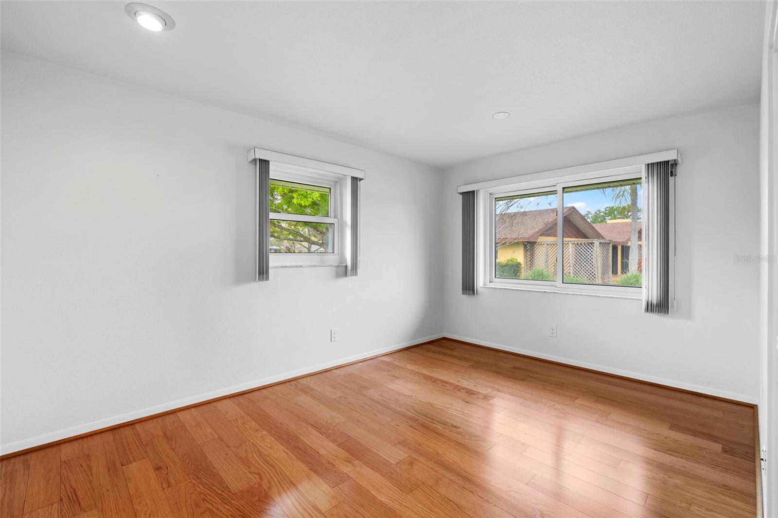 Image 31 of 59 For 511 Riviera Bay Drive Ne