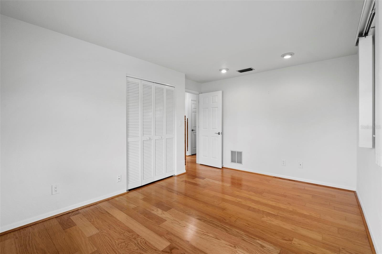 Image 32 of 59 For 511 Riviera Bay Drive Ne