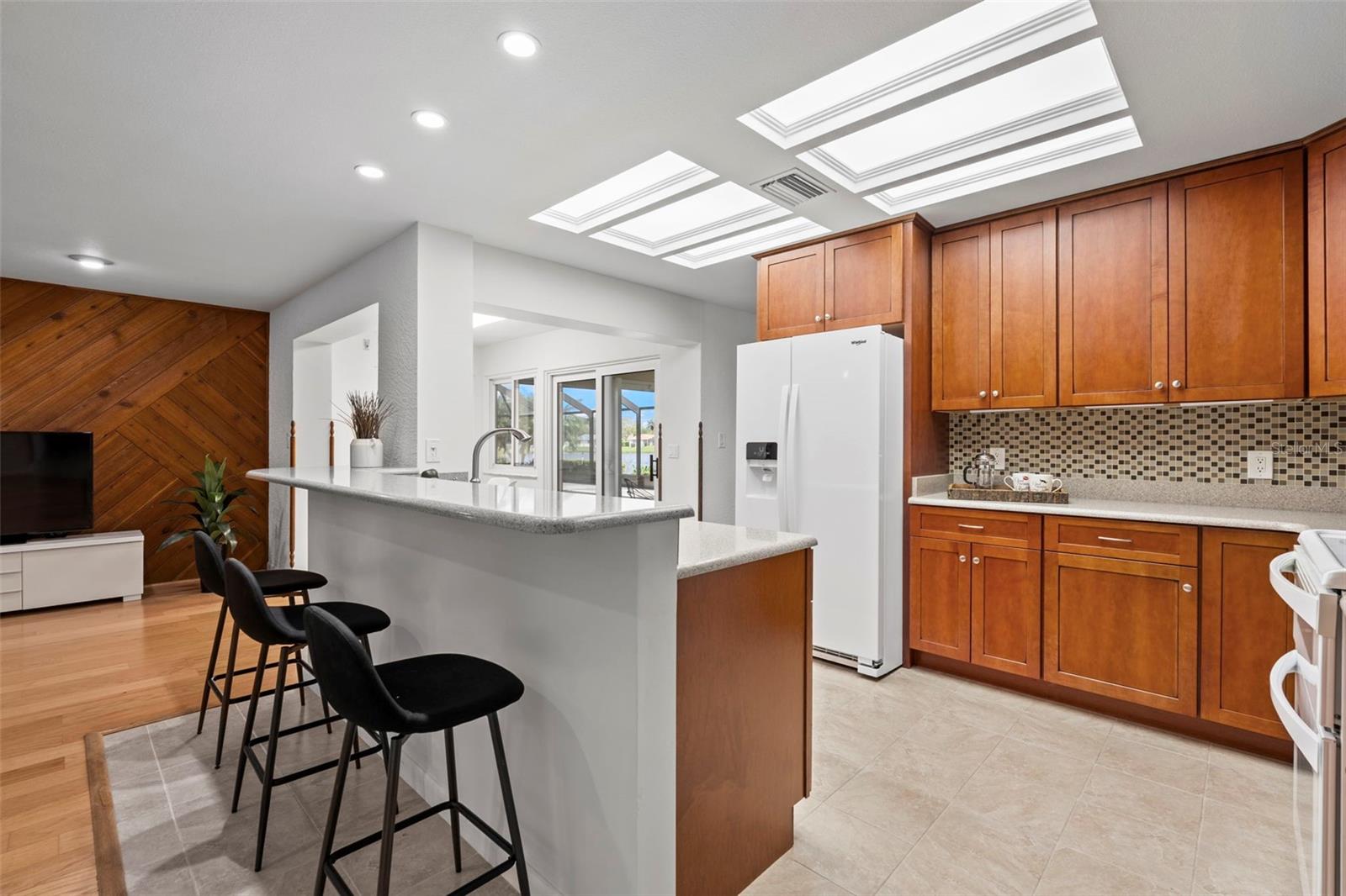 Image 8 of 59 For 511 Riviera Bay Drive Ne