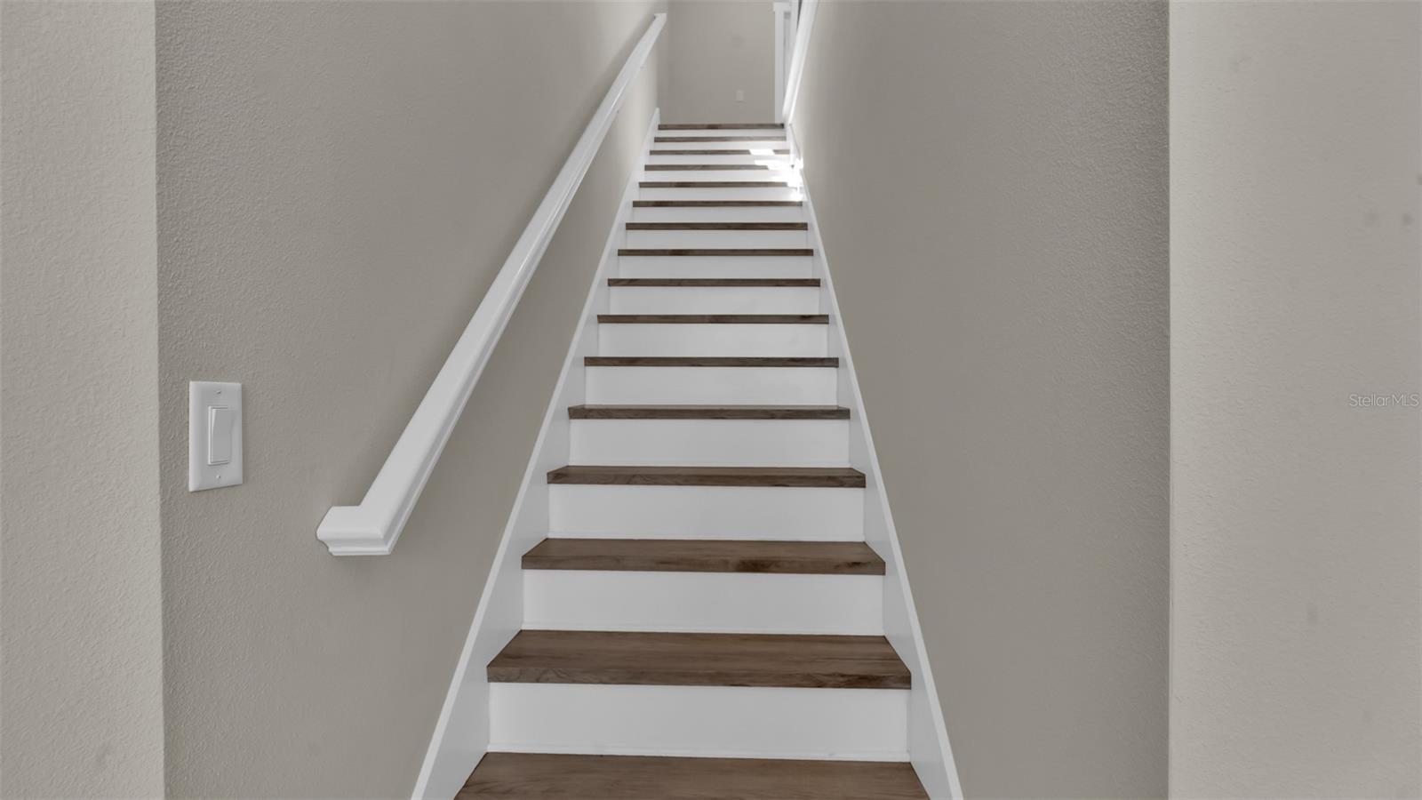 Image 14 of 37 For 1237 Savona Drive Ne