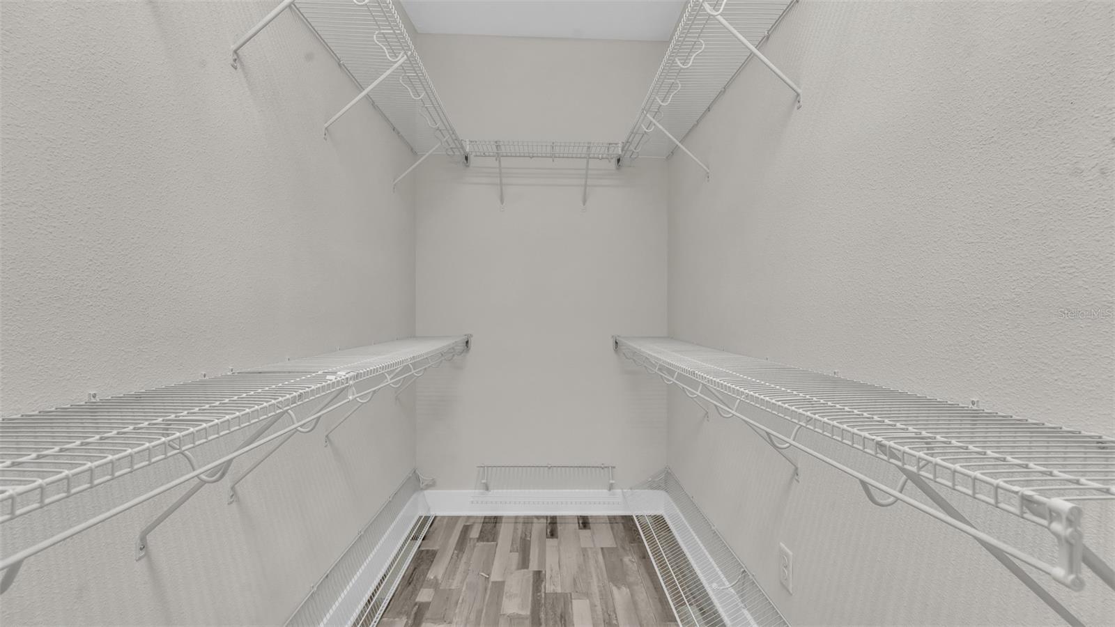 Image 17 of 37 For 1237 Savona Drive Ne