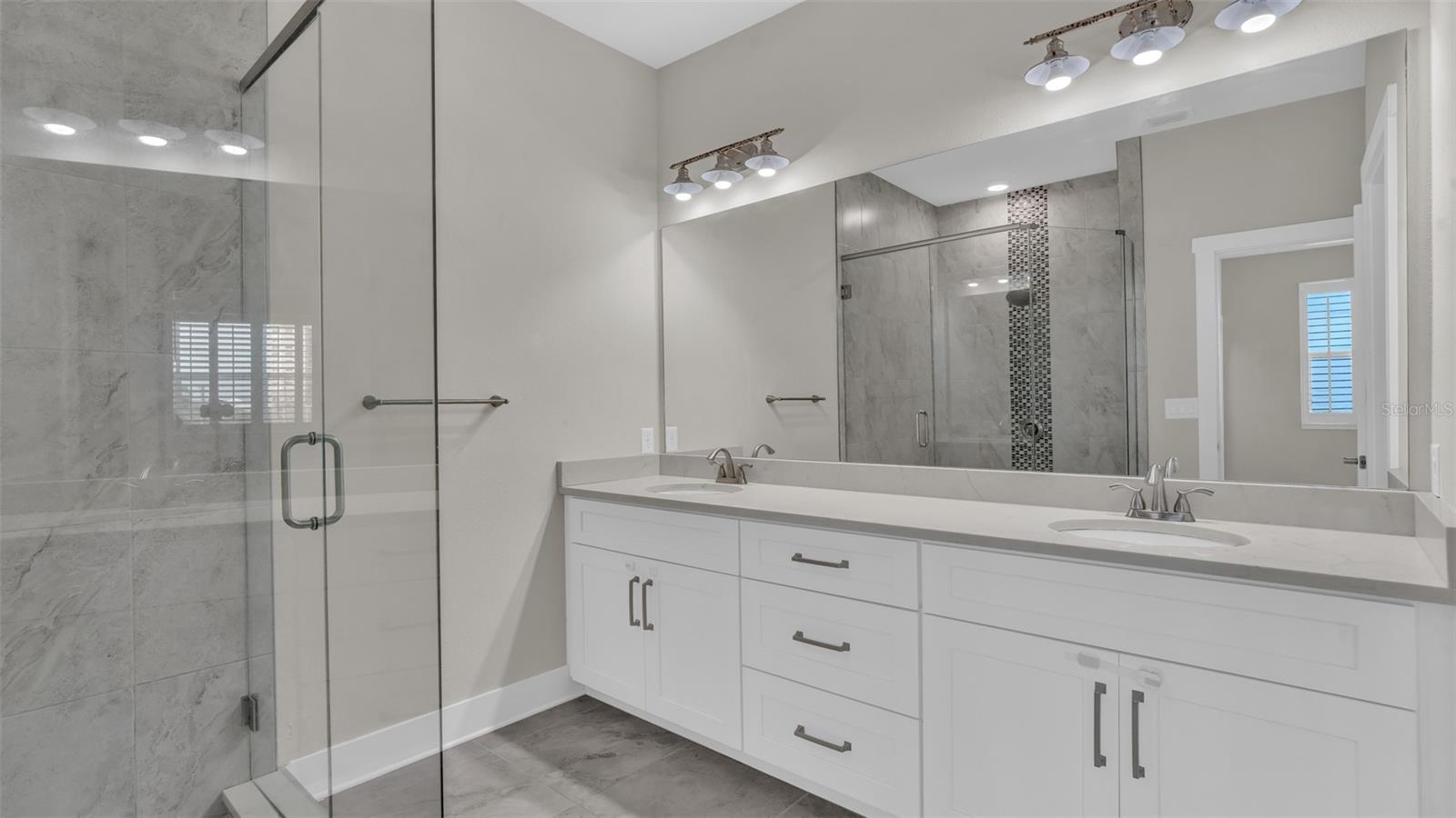 Image 18 of 37 For 1237 Savona Drive Ne