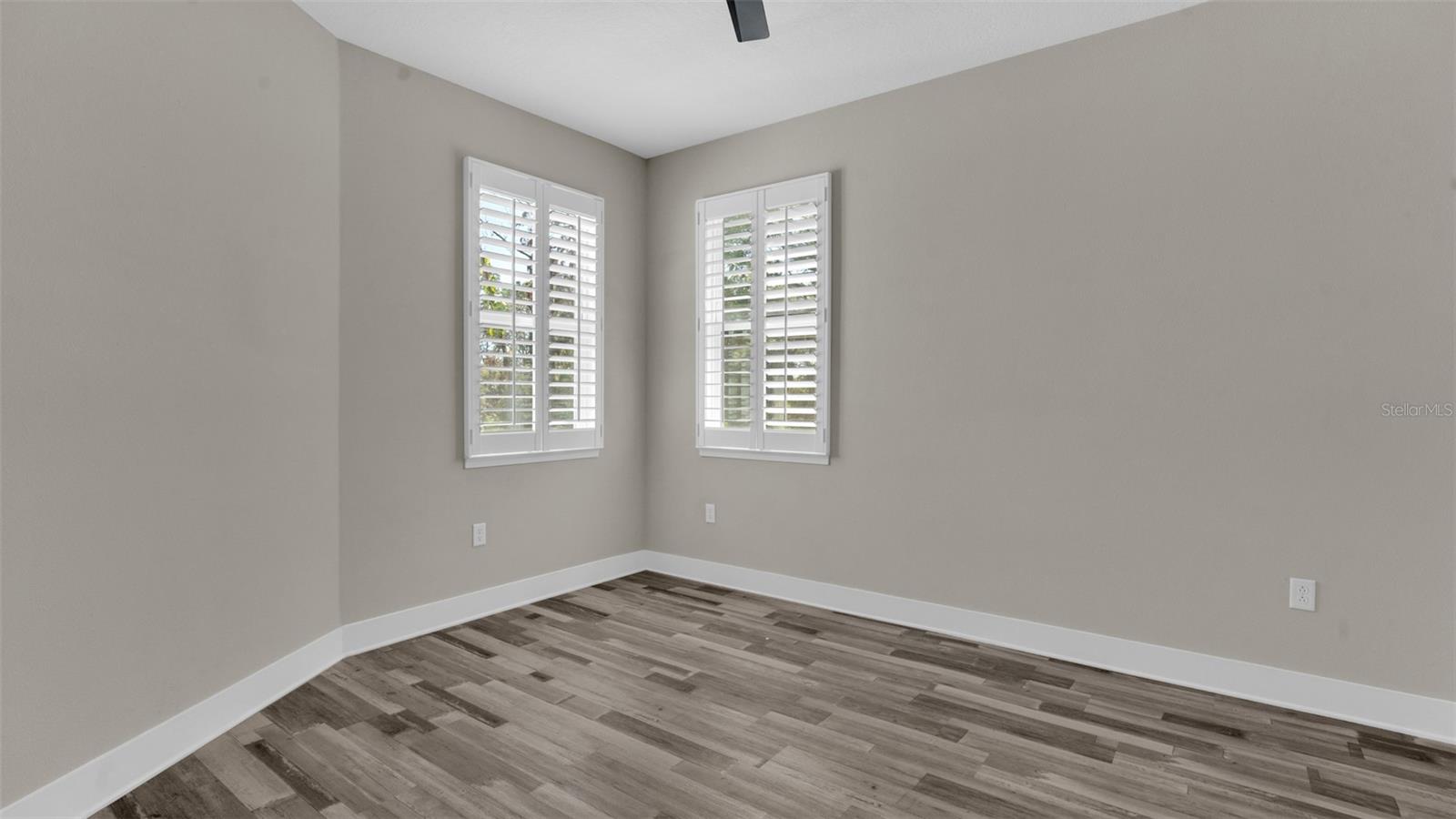 Image 20 of 37 For 1237 Savona Drive Ne