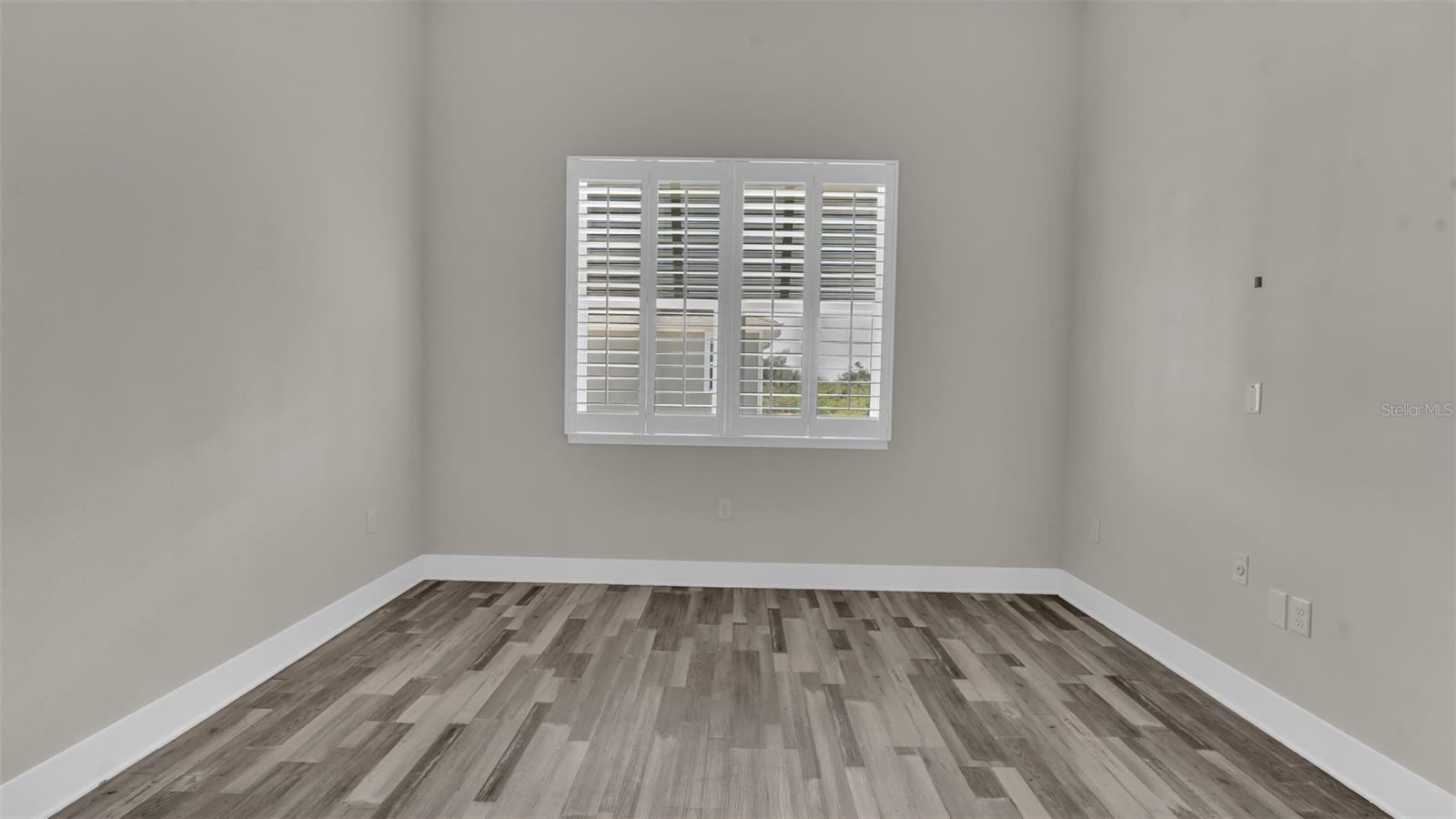 Image 22 of 37 For 1237 Savona Drive Ne