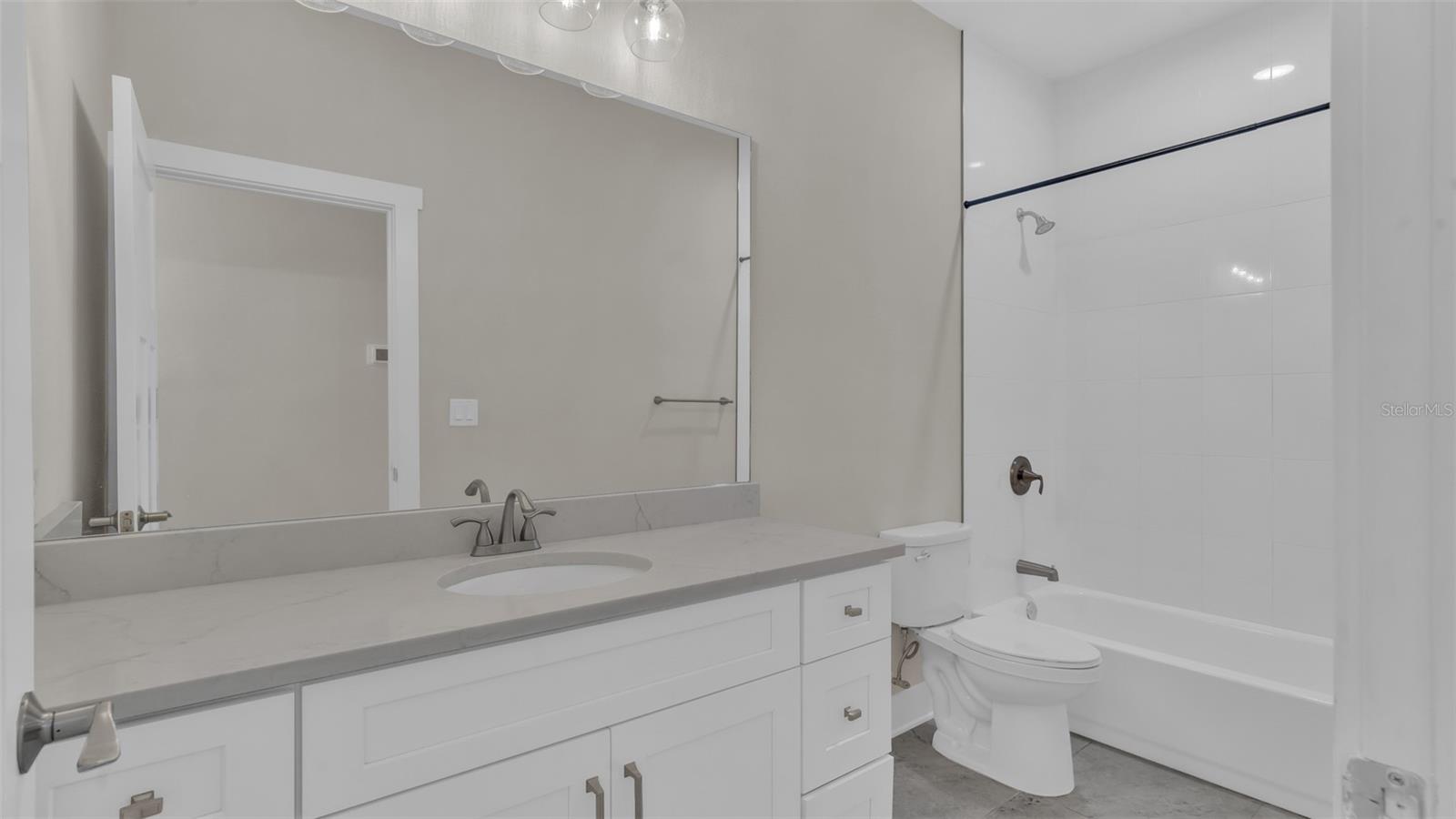 Image 23 of 37 For 1237 Savona Drive Ne