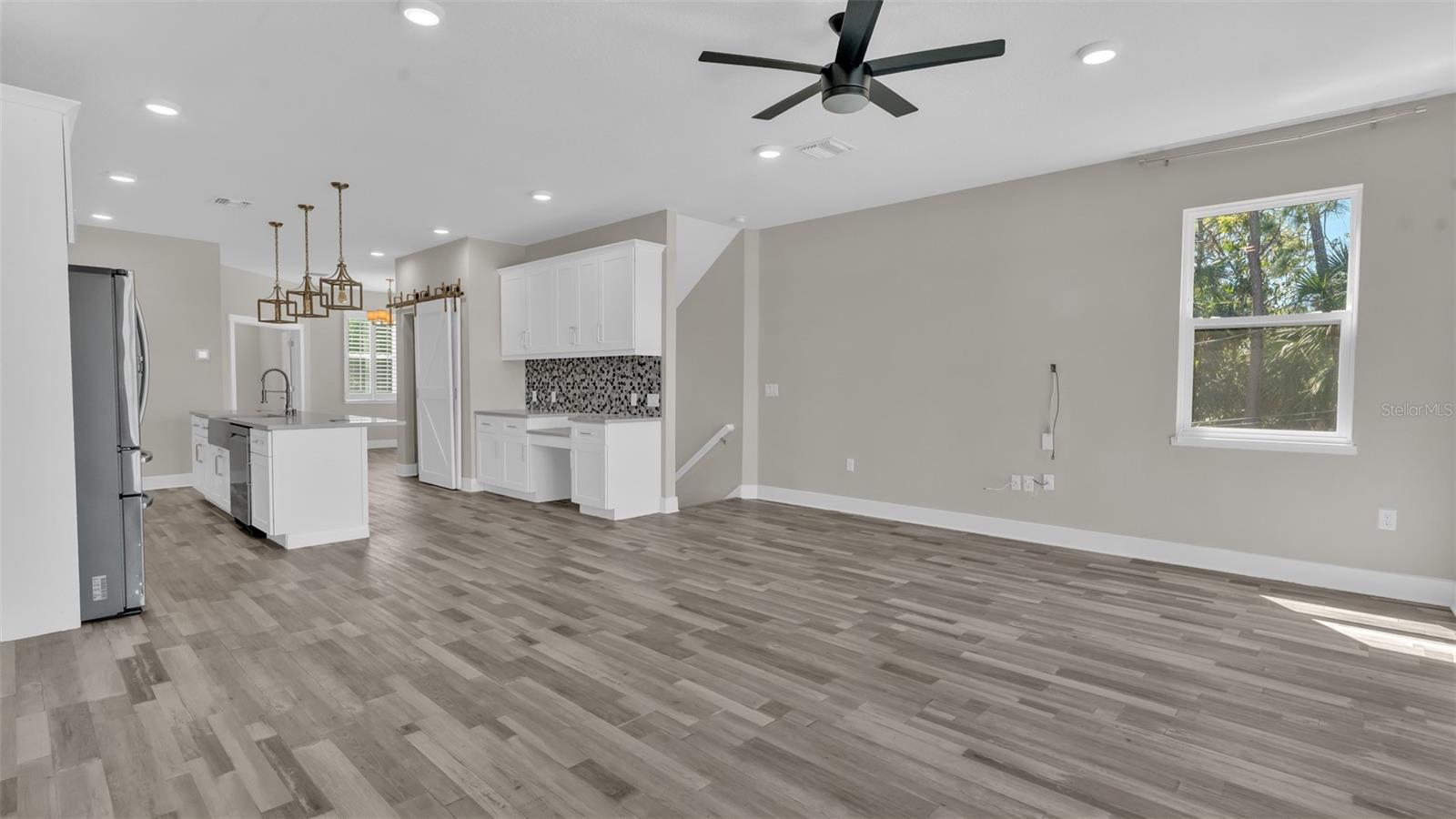 Image 6 of 37 For 1237 Savona Drive Ne