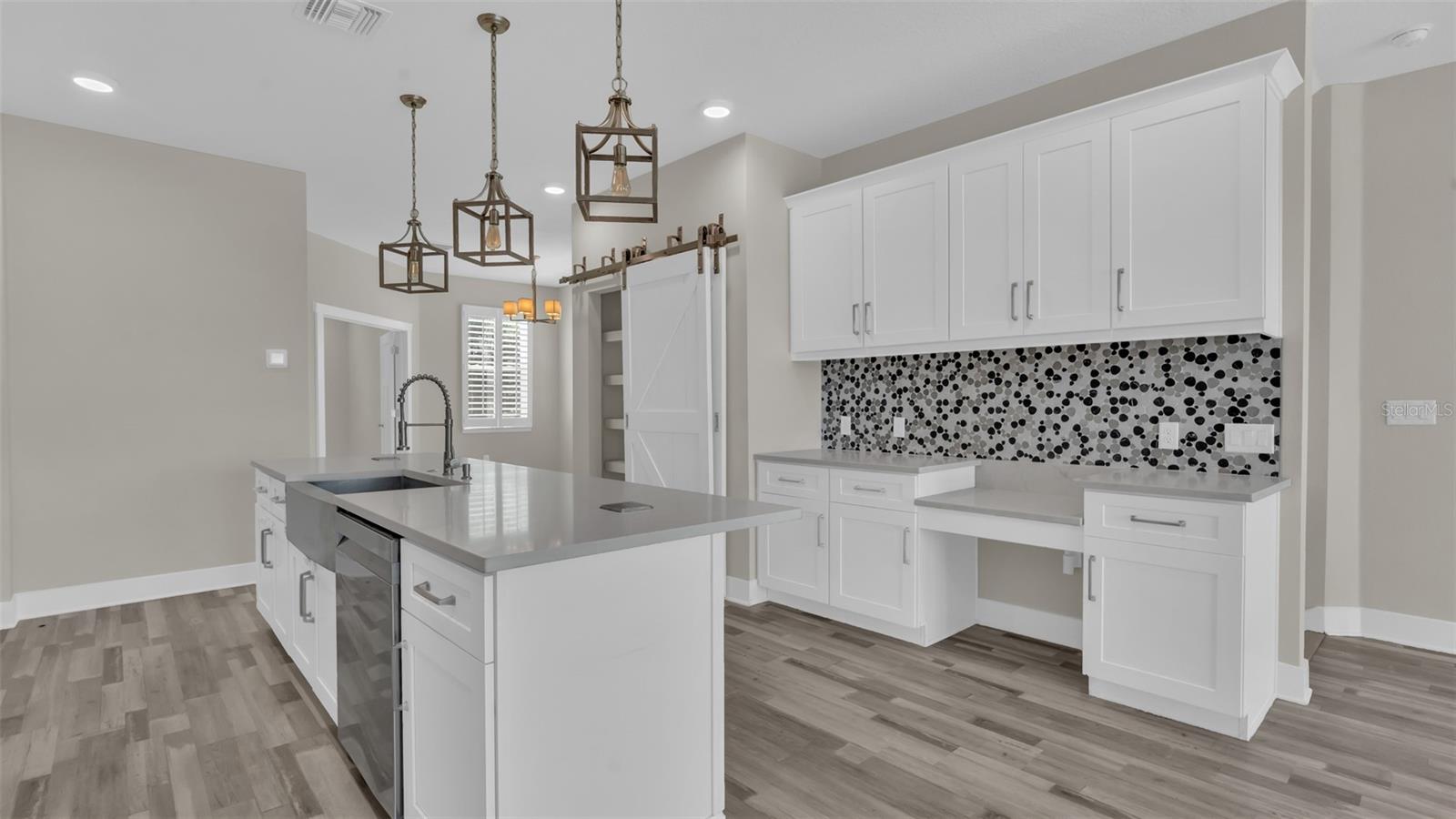 Image 8 of 37 For 1237 Savona Drive Ne