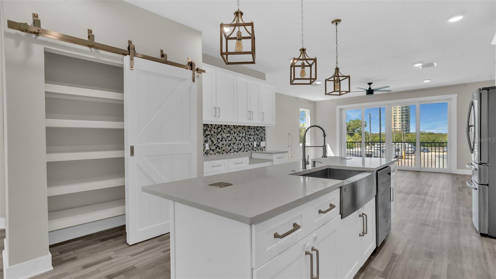 Image 9 of 37 For 1237 Savona Drive Ne