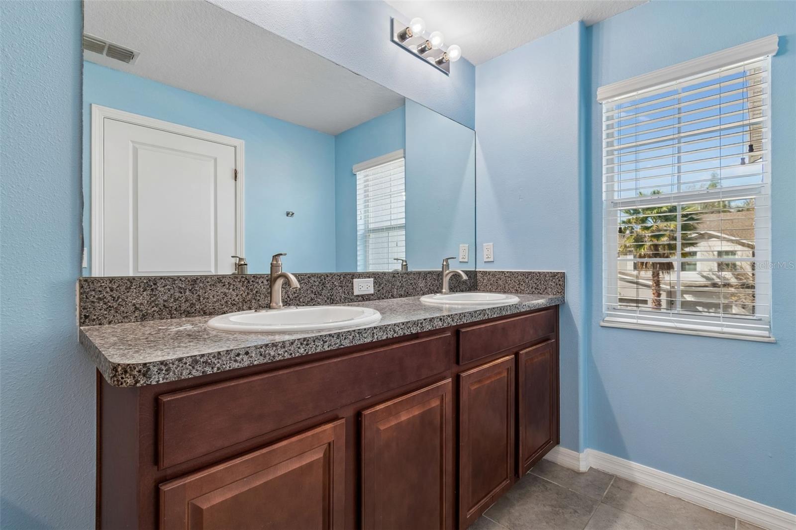 Image 26 of 60 For 10687 Lake Montauk Drive