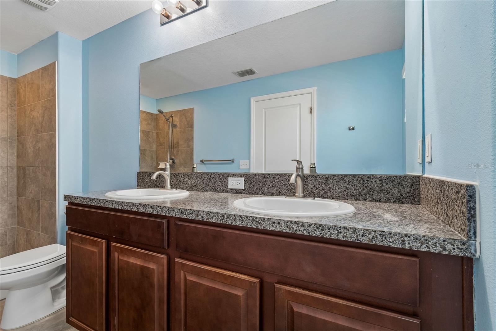 Image 27 of 60 For 10687 Lake Montauk Drive