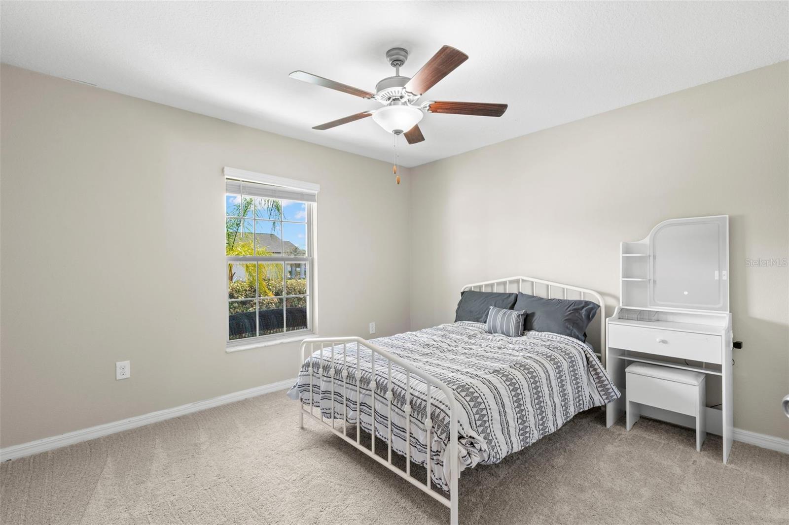 Image 33 of 52 For 11904 Field Thistle Court