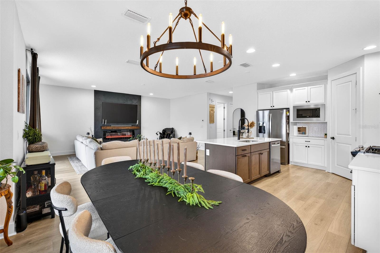 Image 14 of 54 For 610 Chelsea Street