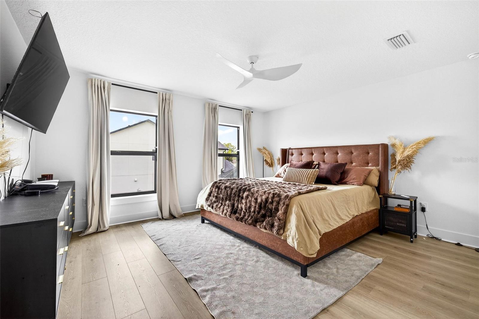 Image 28 of 54 For 610 Chelsea Street