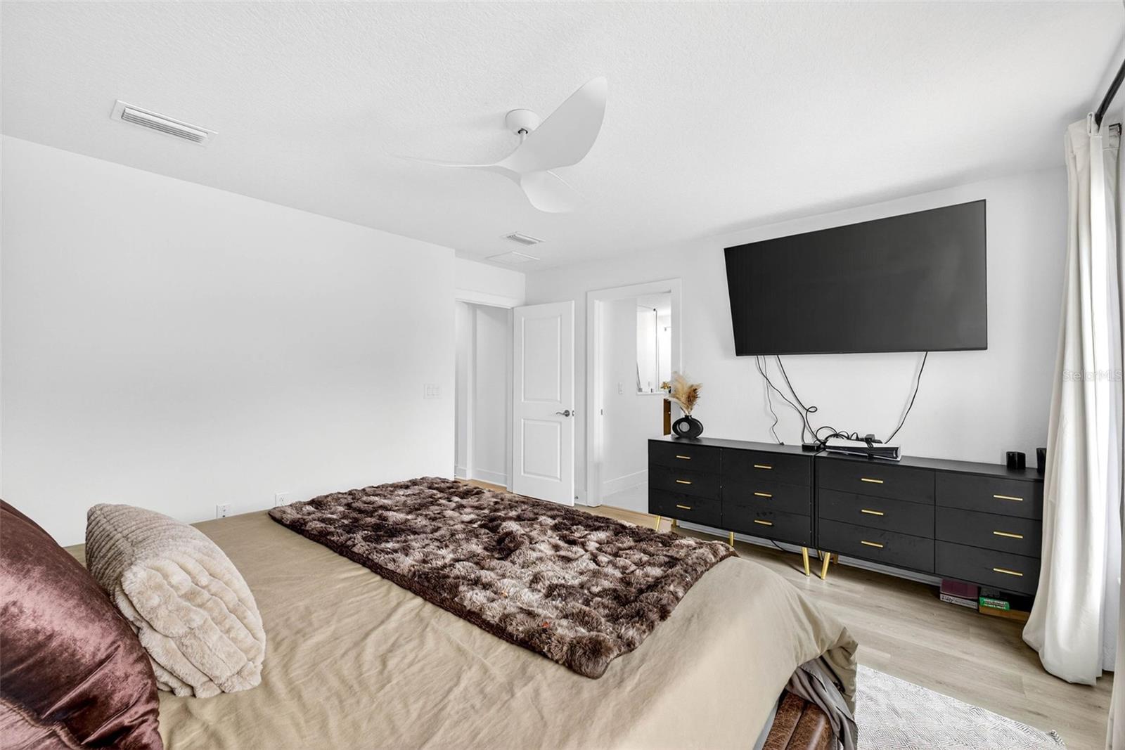 Image 31 of 54 For 610 Chelsea Street