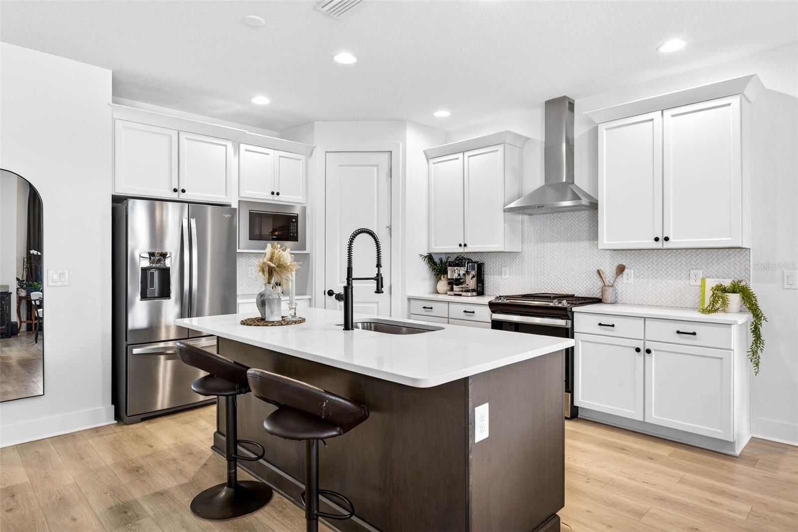 Image 5 of 54 For 610 Chelsea Street