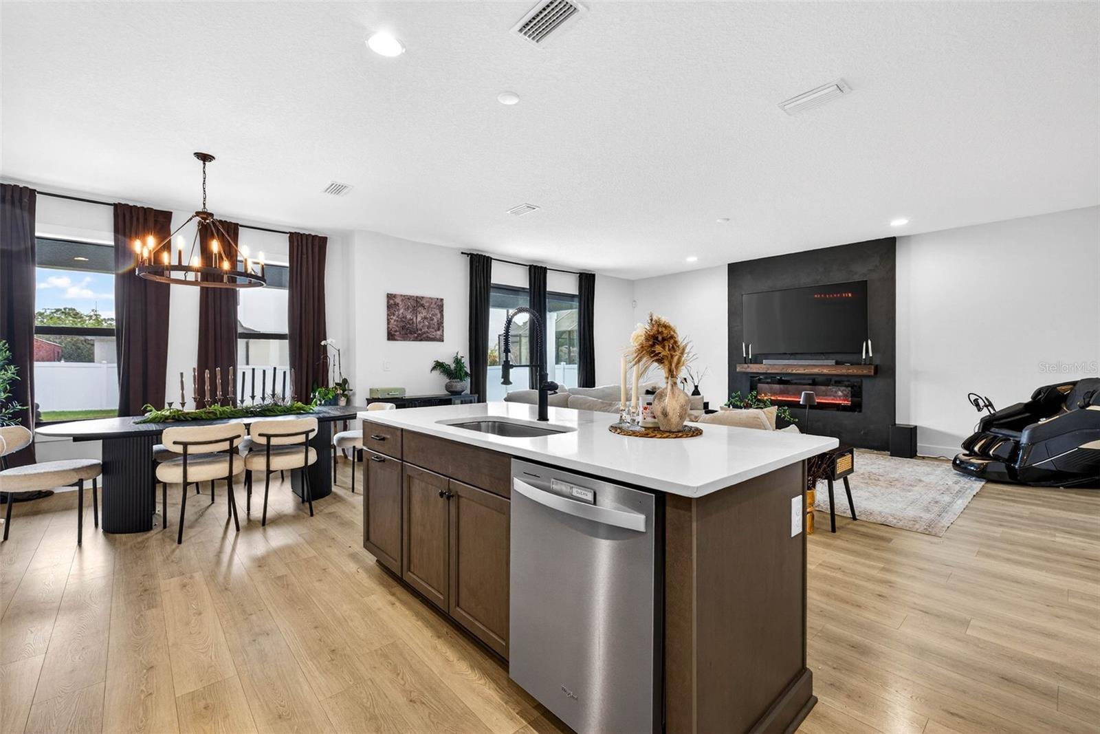 Image 8 of 54 For 610 Chelsea Street