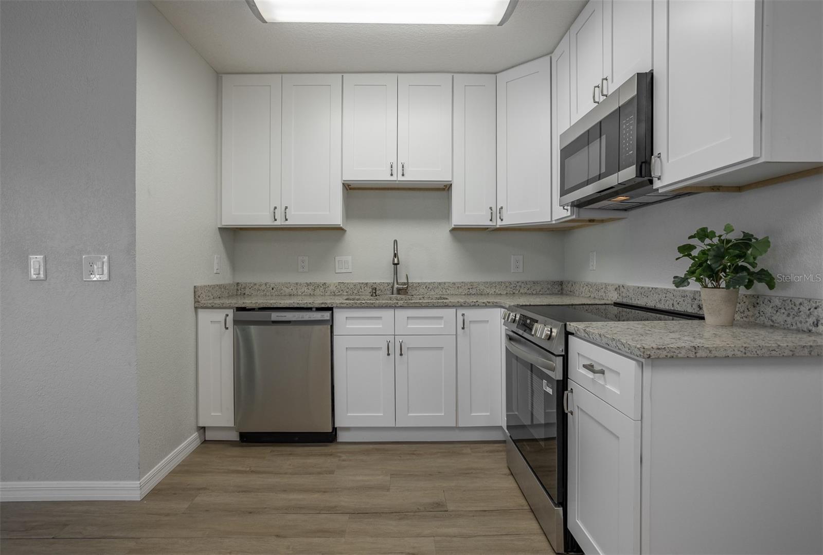 Image 16 of 56 For 711 Bayshore Drive