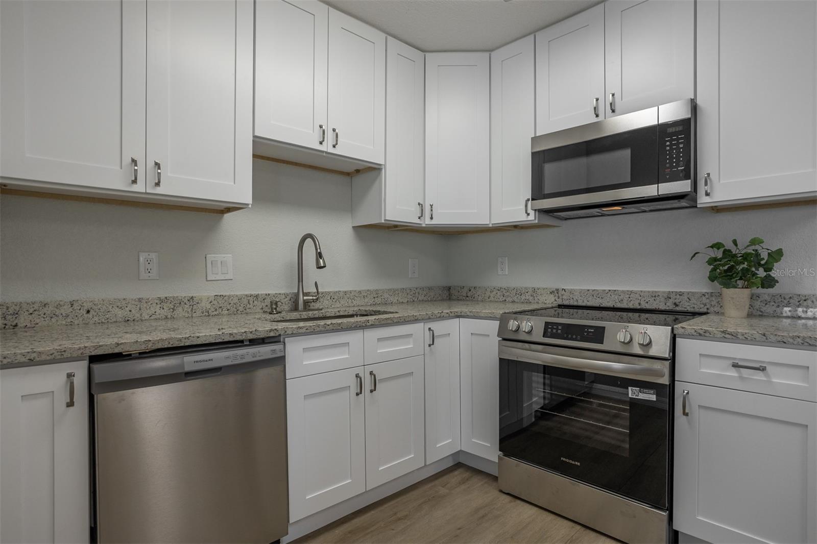 Image 17 of 56 For 711 Bayshore Drive