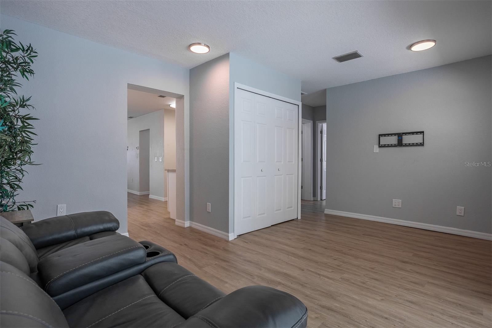 Image 20 of 56 For 711 Bayshore Drive