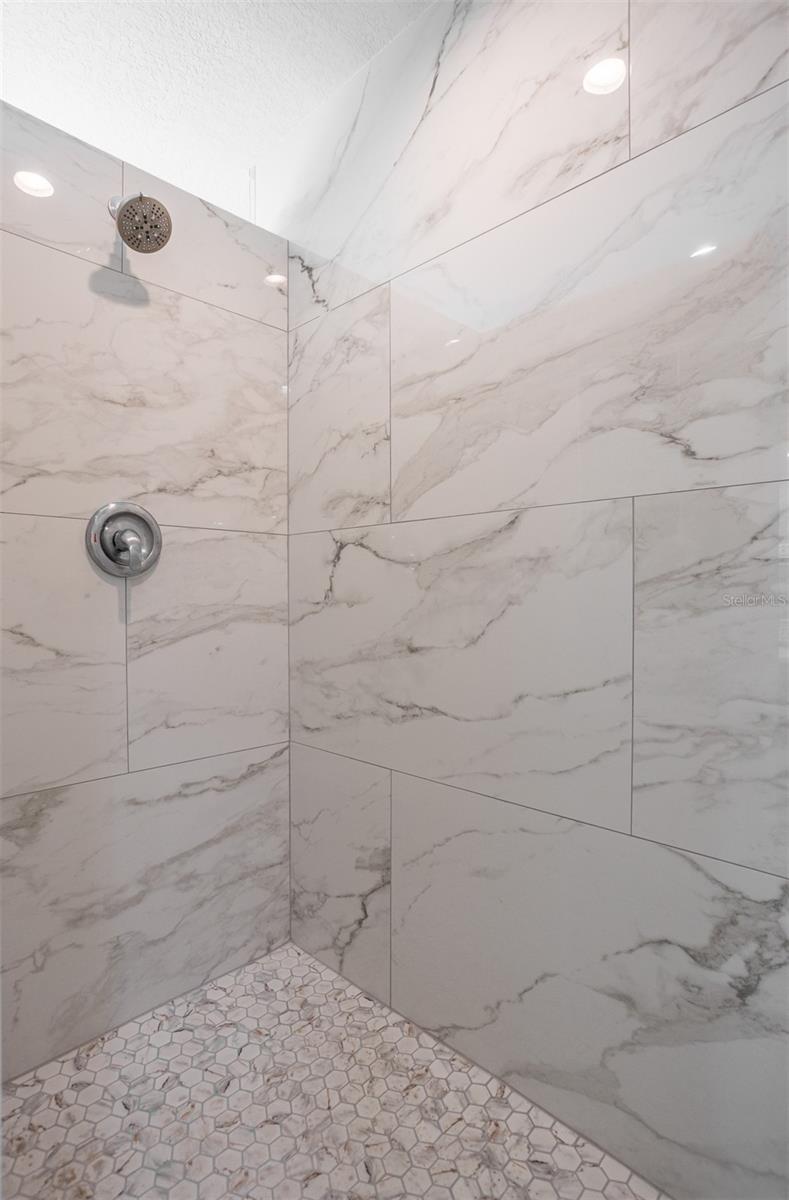 Image 26 of 56 For 711 Bayshore Drive