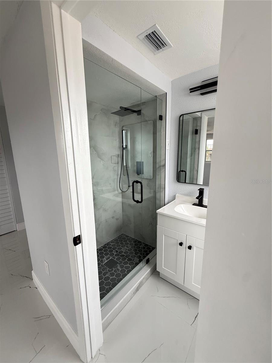 Image 15 of 26 For 10433 Laburnum Drive