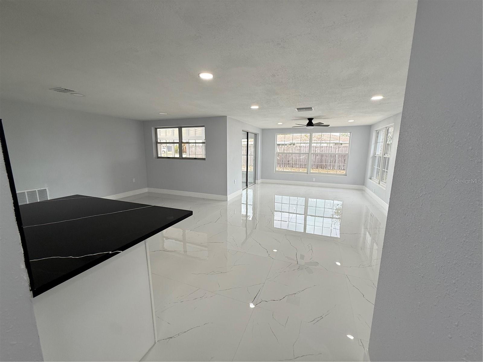 Image 7 of 26 For 10433 Laburnum Drive