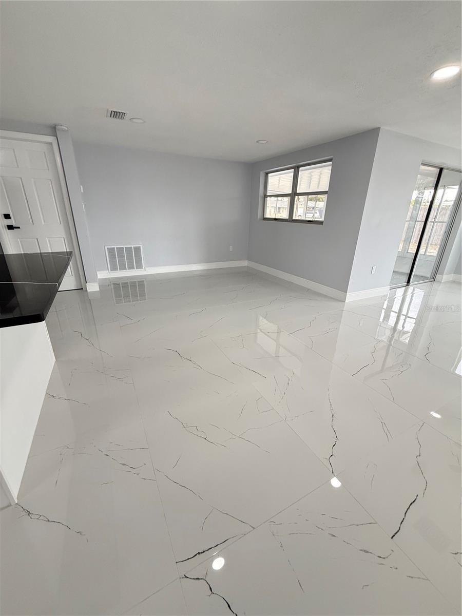 Image 9 of 26 For 10433 Laburnum Drive