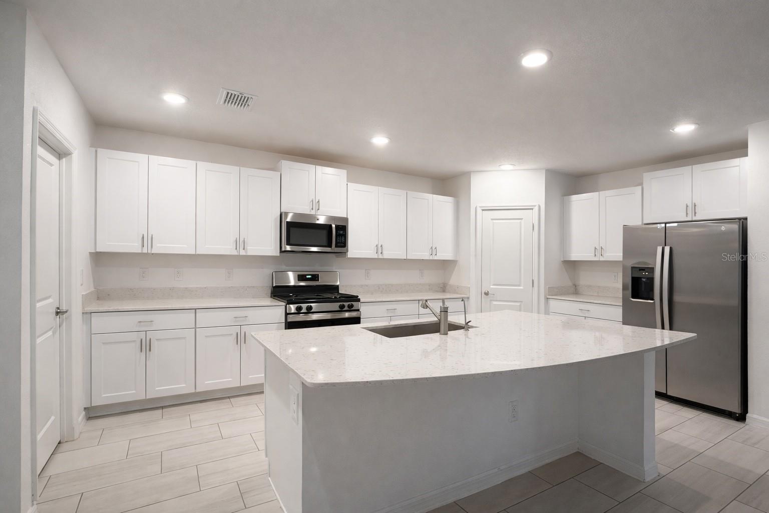 Image 4 of 10 For 2545 Leonia Lane