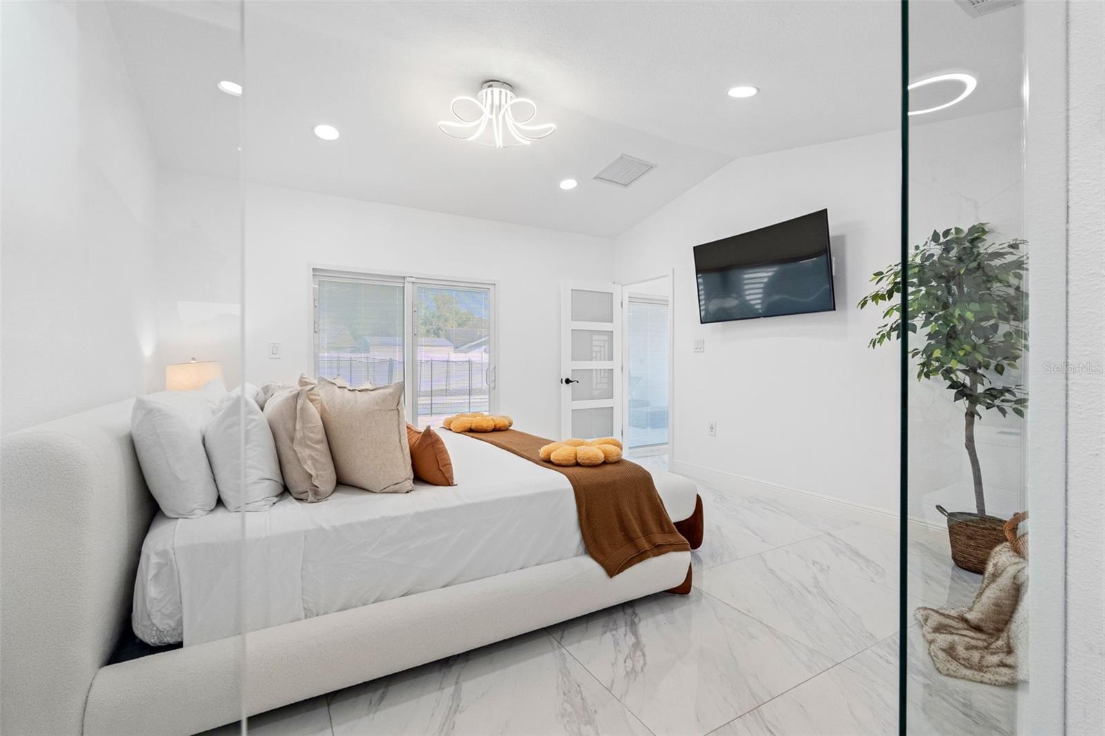 Image 38 of 87 For 1803 Lake Crest Avenue