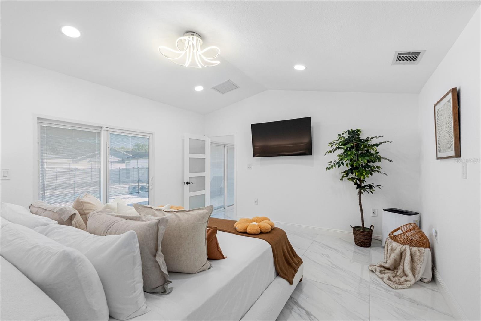 Image 43 of 87 For 1803 Lake Crest Avenue