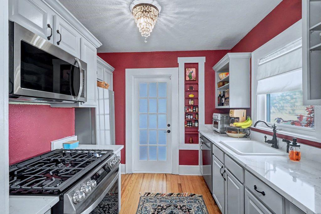 Image 12 of 25 For 844 11th Avenue S