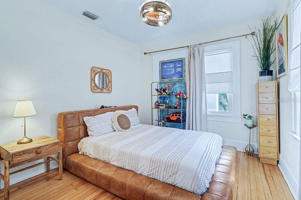 Image 15 of 25 For 844 11th Avenue S