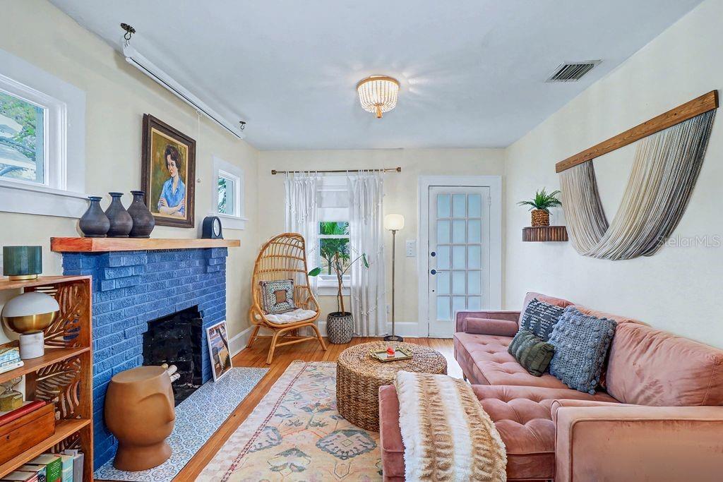 Image 6 of 25 For 844 11th Avenue S