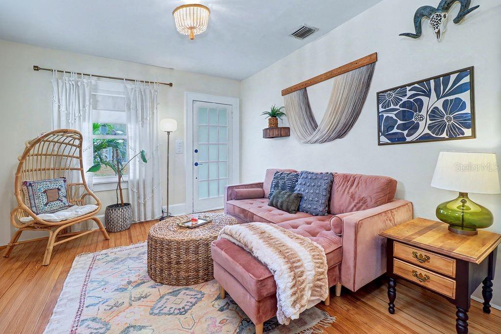 Image 7 of 25 For 844 11th Avenue S