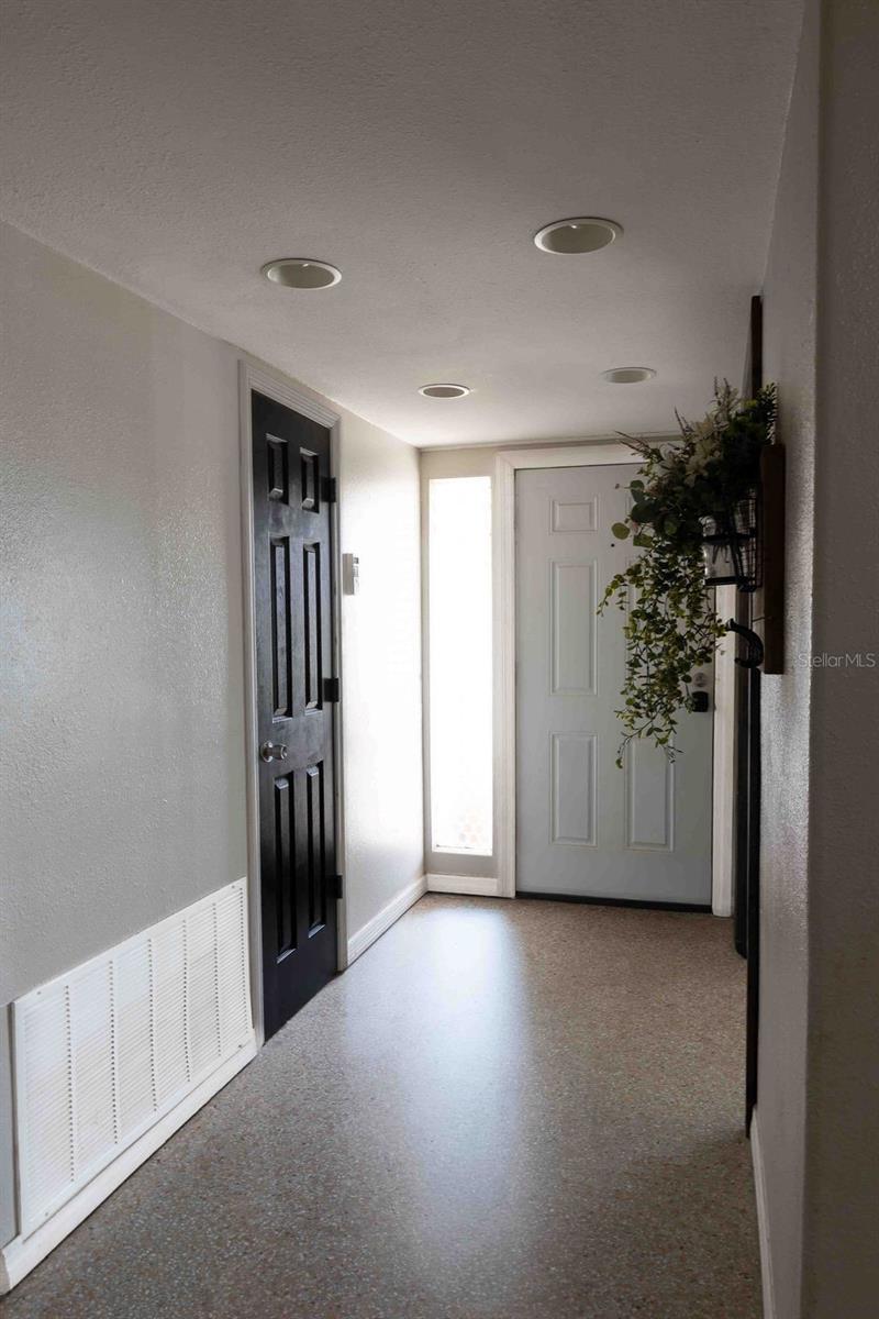 Image 5 of 16 For 706 Pearl Circle