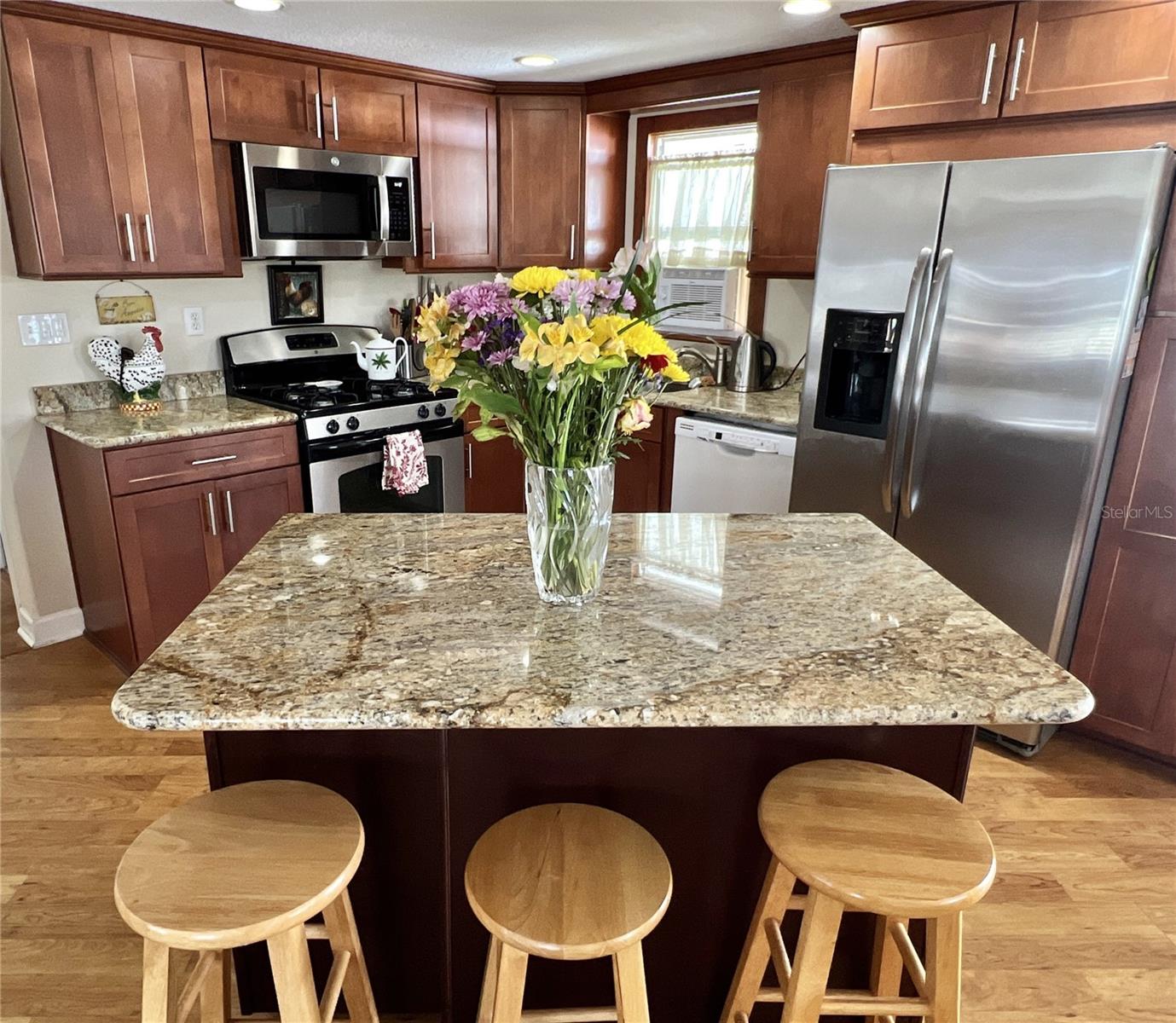 Image 4 of 22 For 7138 Mount Hawthorne Road Ne 586