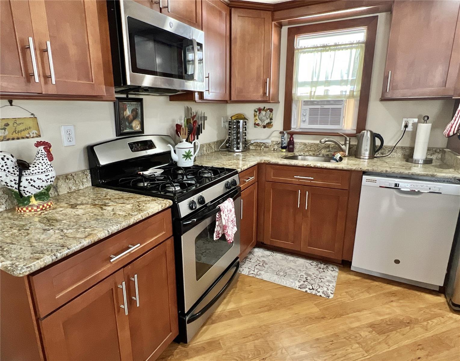 Image 5 of 22 For 7138 Mount Hawthorne Road Ne 586