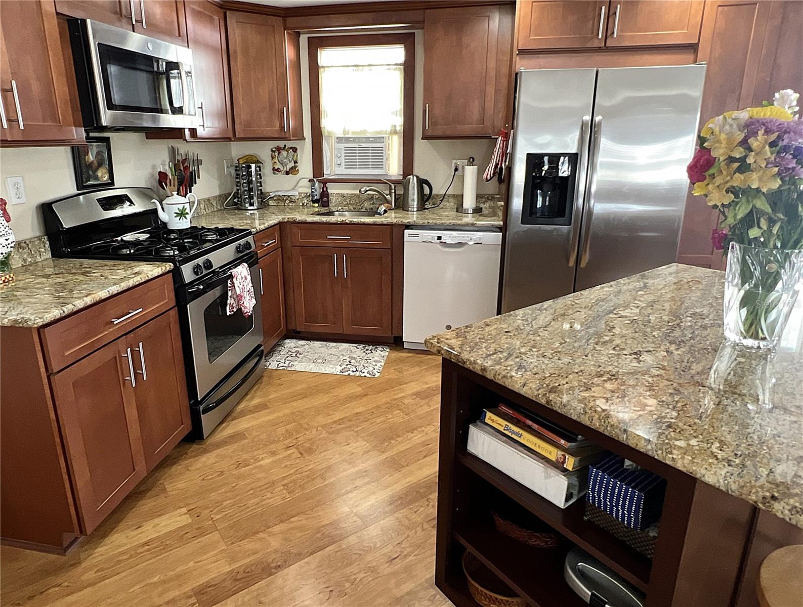 Image 6 of 22 For 7138 Mount Hawthorne Road Ne 586