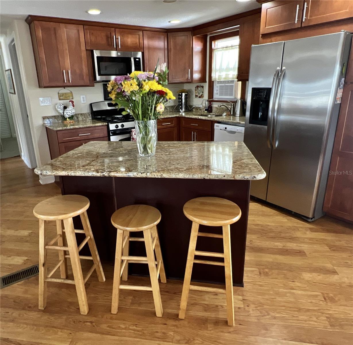 Image 7 of 22 For 7138 Mount Hawthorne Road Ne 586
