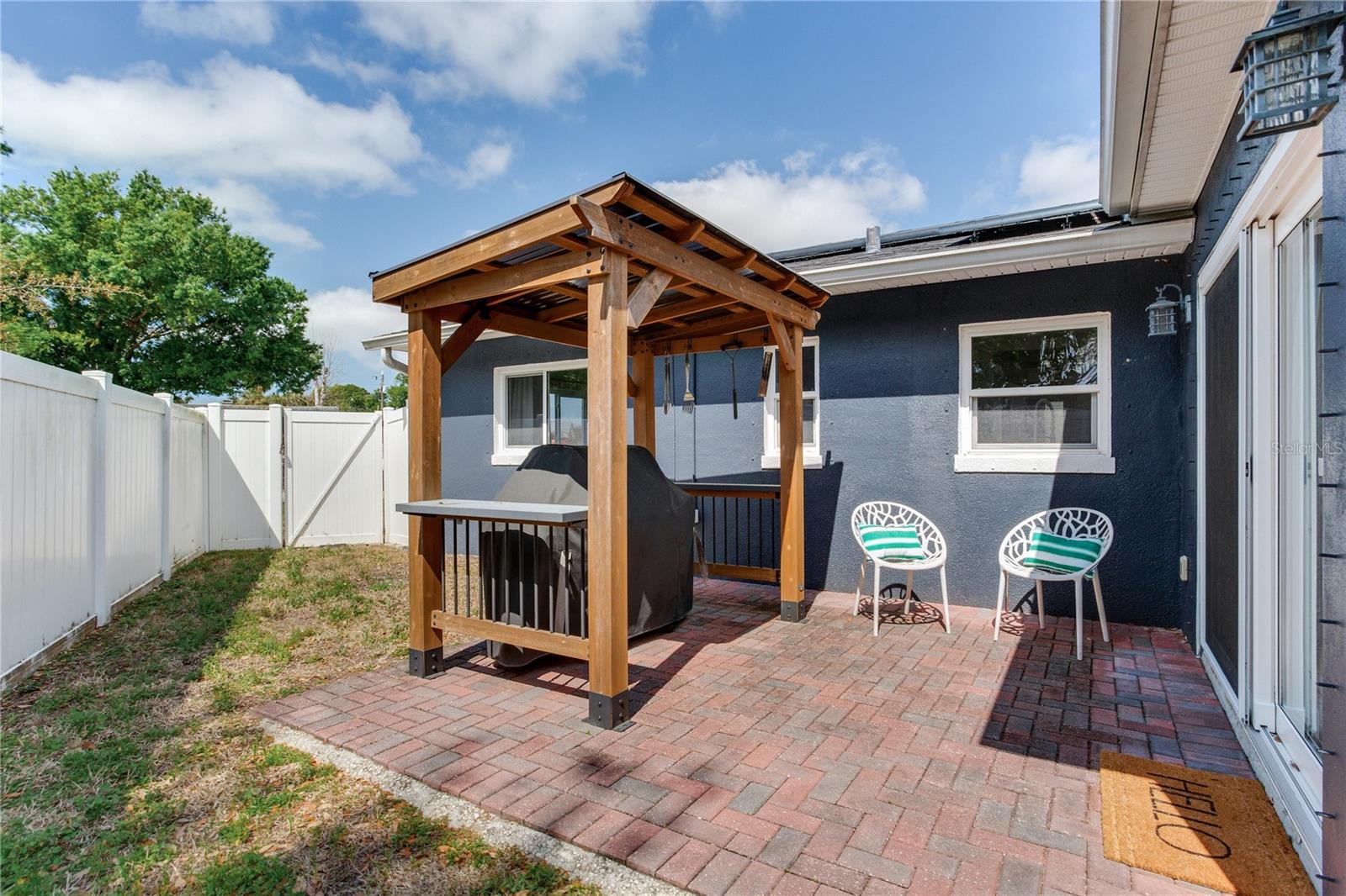 Image 10 of 43 For 6688 30 Avenue N