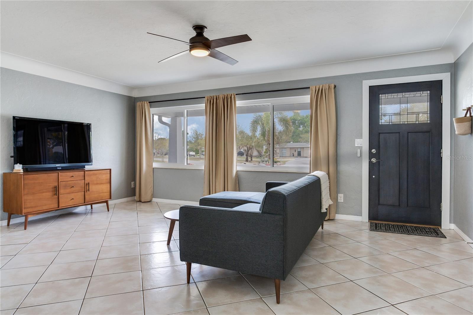 Image 13 of 43 For 6688 30 Avenue N