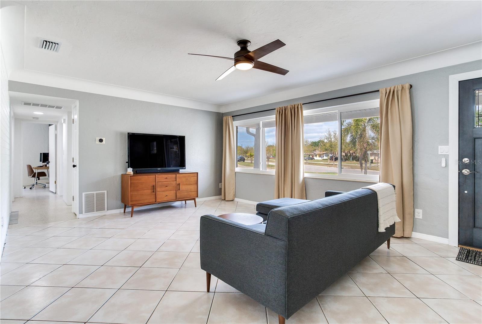 Image 14 of 43 For 6688 30 Avenue N