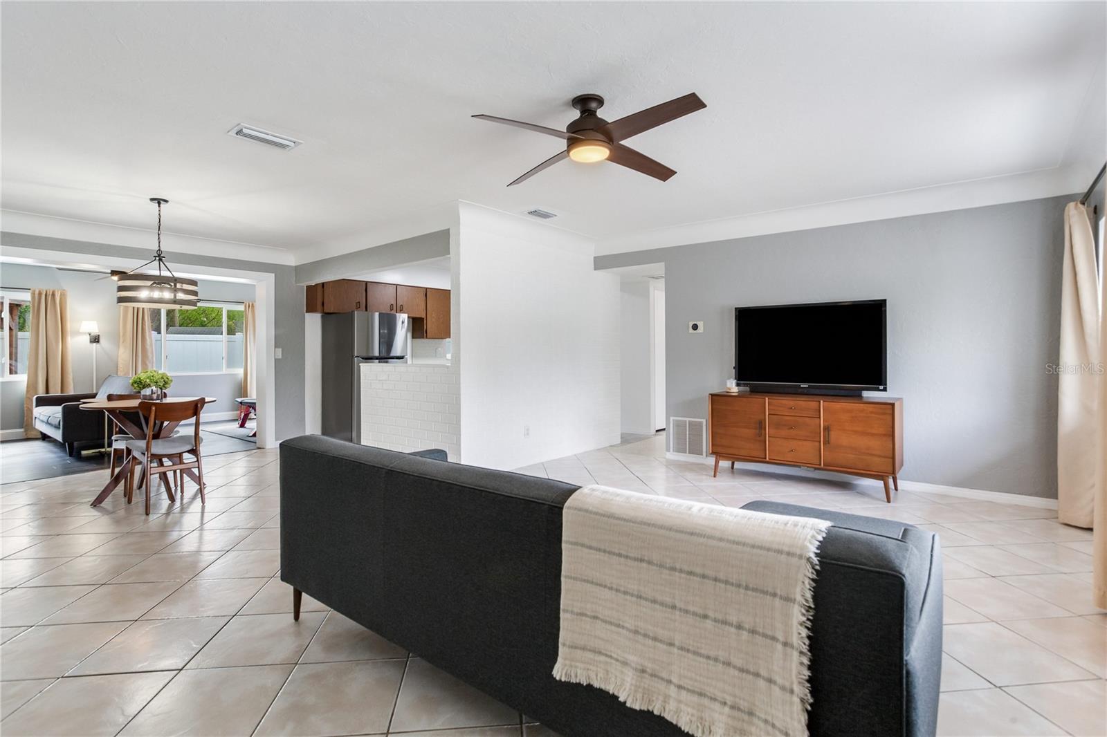 Image 16 of 43 For 6688 30 Avenue N