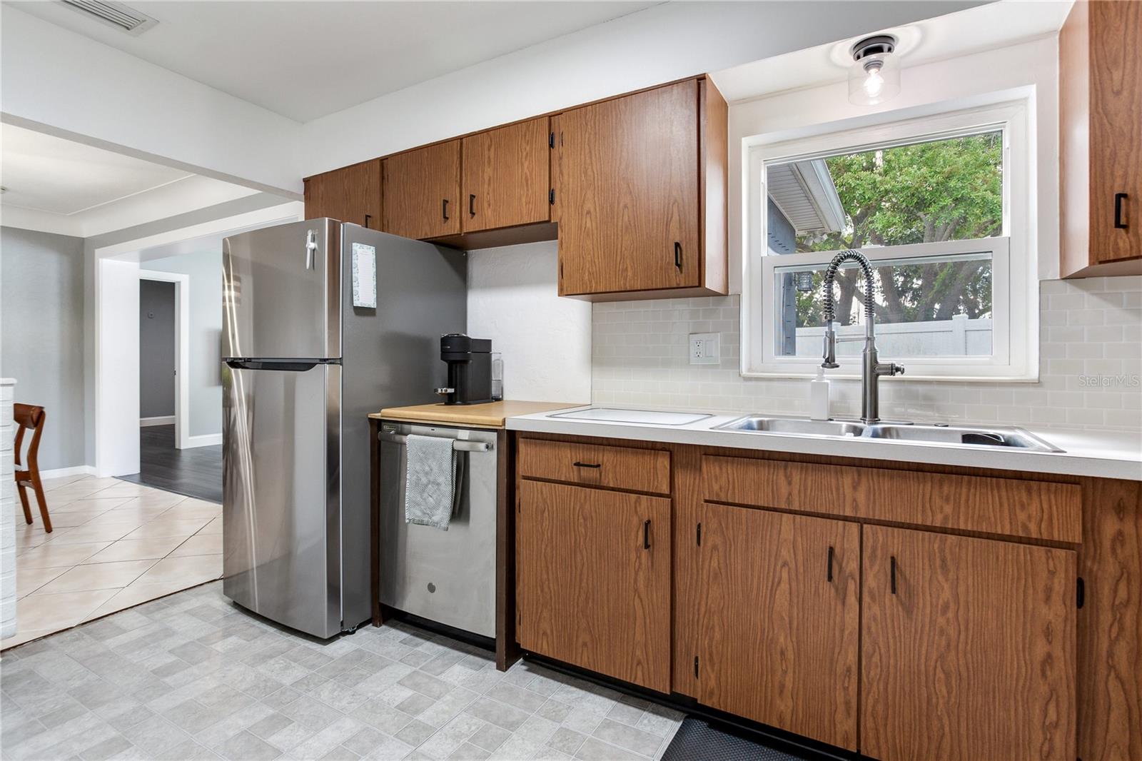 Image 20 of 43 For 6688 30 Avenue N