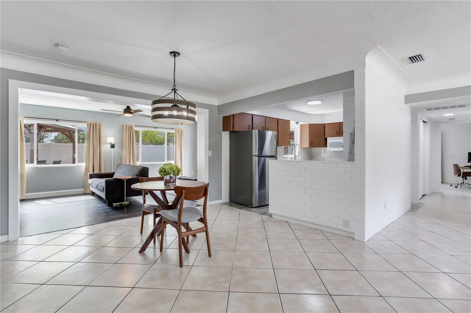 Image 21 of 43 For 6688 30 Avenue N